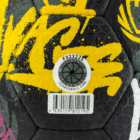 Мяч футб. TORRES Street, F023225, р.5, 32 пан.. рез., 4 подкл. слоя, руч. сшив., черно-мультиколор