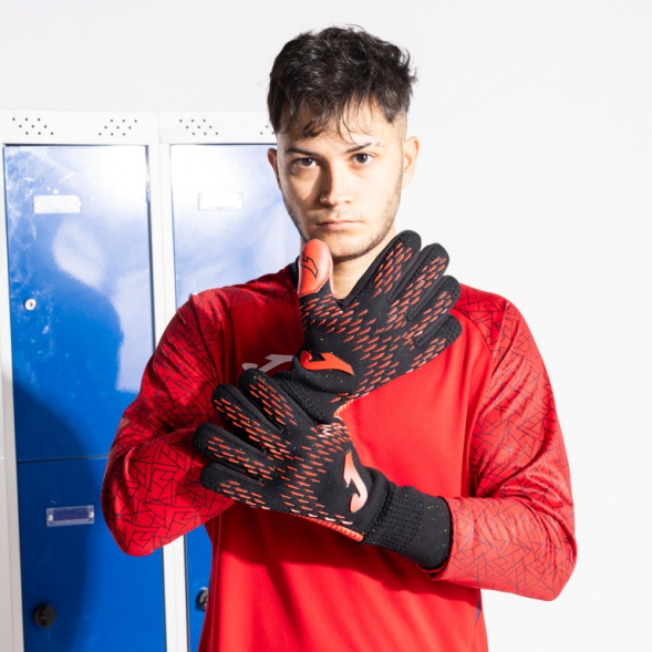 Вратарские перчатки JOMA GUANTES PORTERO AREA 360 NEGRO ROJO